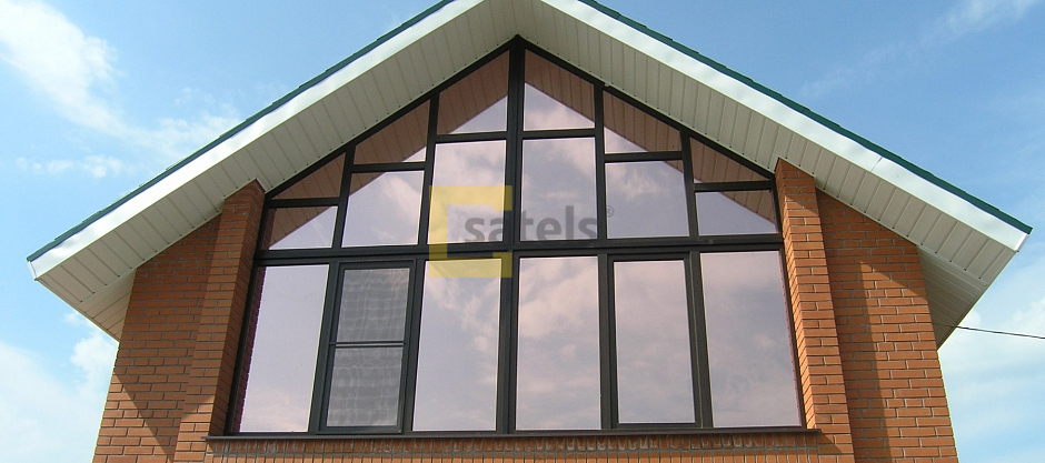 окна разной формы на фасад коттеджа